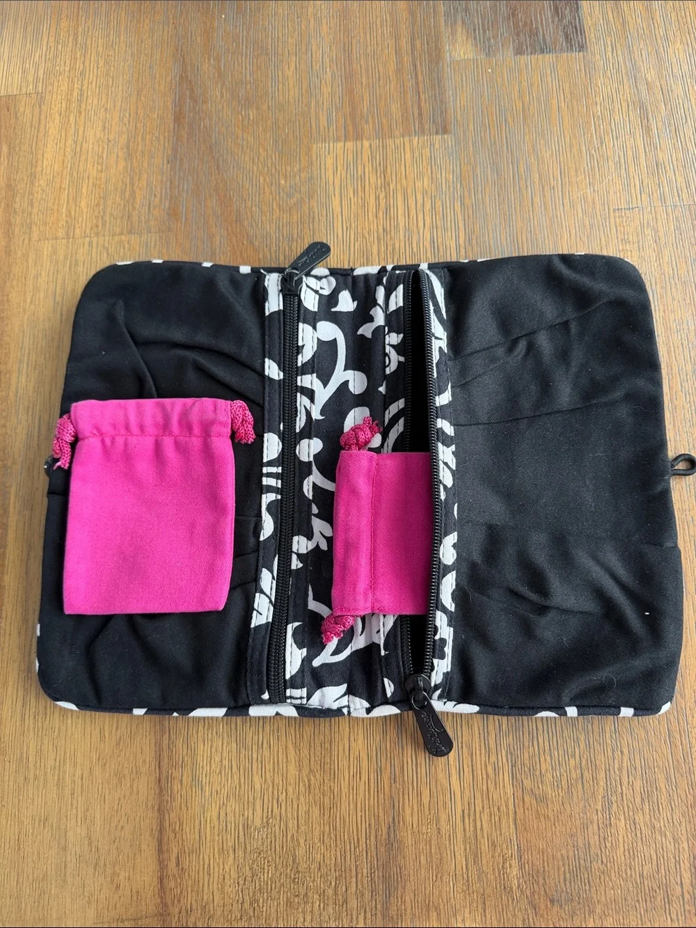 thirty-one Black & White Damask Jewelry Travel Case with Pink Drawstring Pouches